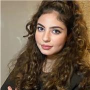 Enseignante d'anglais qualifiée, avec un score EF SET de 80 (C2) et un TOEIC score de 960, offre des cours personnalisés à Rouen. 4 ans d'expérience, déplacements possibles ou cours en ligne pour une progression garantie!